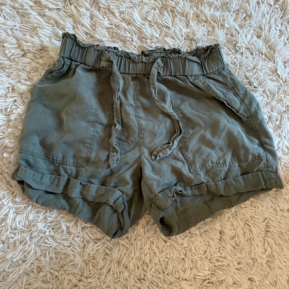 Aerie dark green flowy short